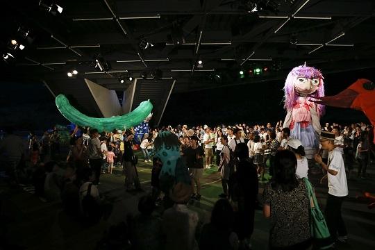 Check out a documentary film featuring “Giant of Echigo-Tsumari” by Snaff Puppets
